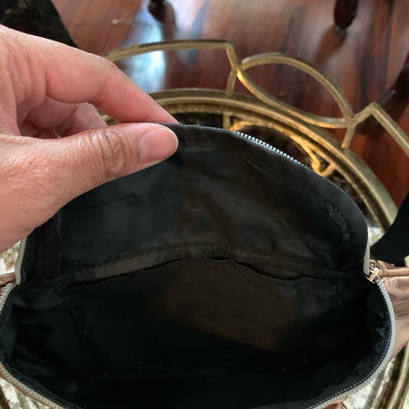 😍Rose good Iridescent Fanny pack / waist bag! - Picture 3 of 4